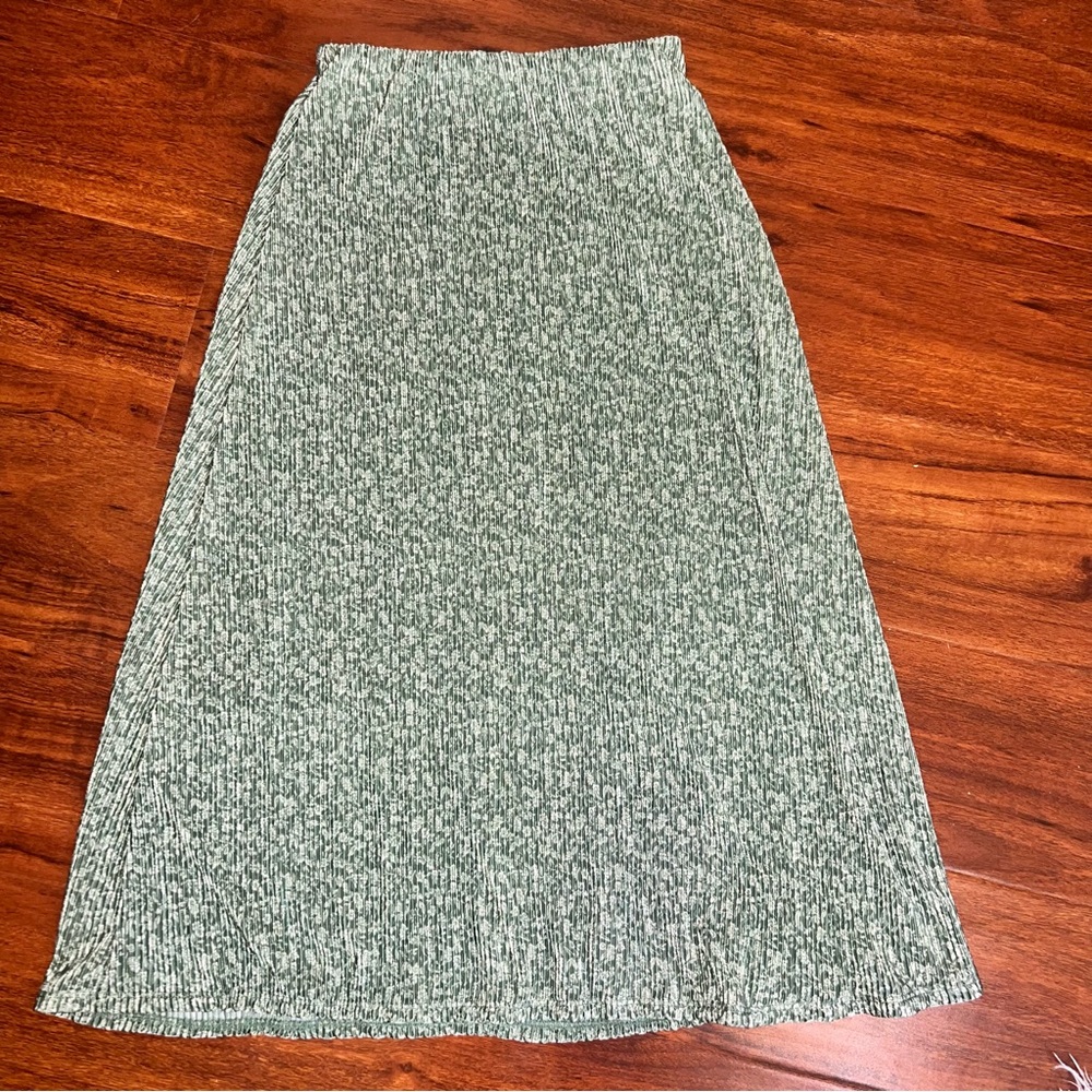 Love, Fire XS Green Floral Satin Midi Skirt